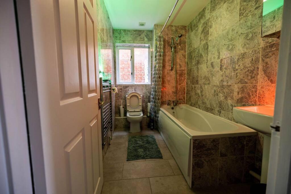 3 Bedrooms House-Sofabed-Parking-Bbqstove-Garden Londra Exterior foto