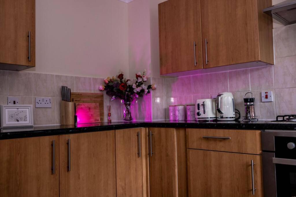 3 Bedrooms House-Sofabed-Parking-Bbqstove-Garden Londra Exterior foto