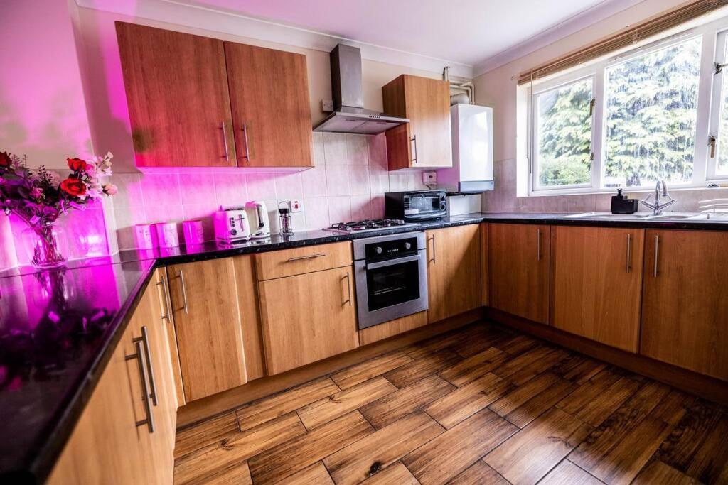 3 Bedrooms House-Sofabed-Parking-Bbqstove-Garden Londra Exterior foto